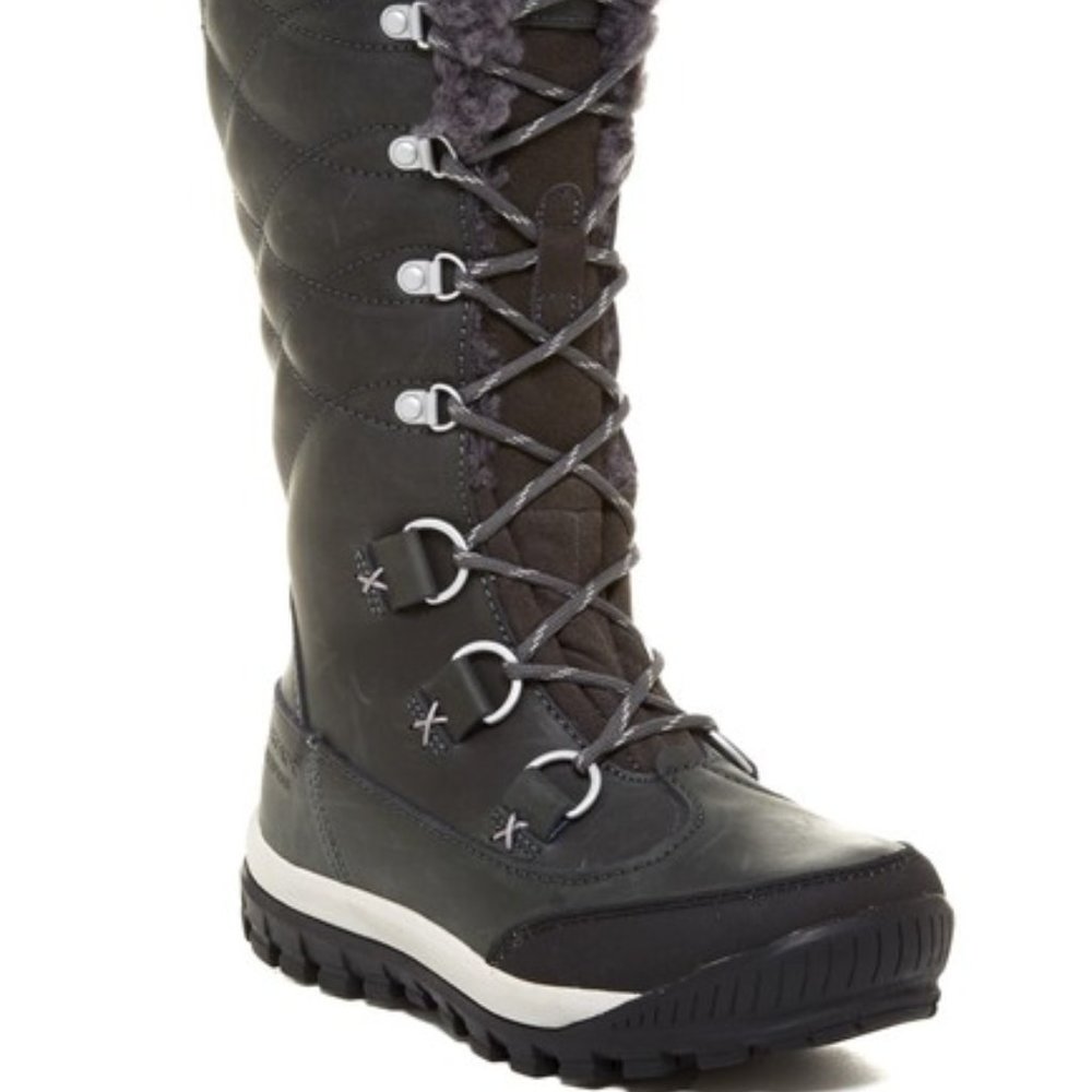 BRAND NEW NEVER WORN BEAR PAW BOOTS SIZE 8